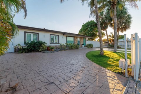 Villa ou maison à vendre à Miami Gardens, Floride: 4 chambres, 169.45 m2 № 1989790 - photo 9