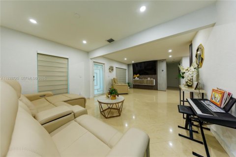 Villa ou maison à vendre à Miami Gardens, Floride: 4 chambres, 169.45 m2 № 1989790 - photo 15