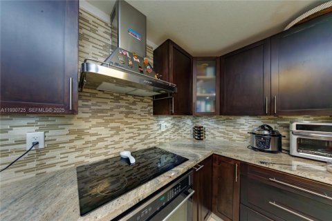 Villa ou maison à vendre à Miami Gardens, Floride: 4 chambres, 169.45 m2 № 1989790 - photo 25