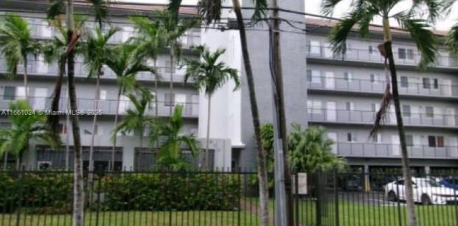 Кондоминиум с 1 спальней в Майами, Флорида № 2053584