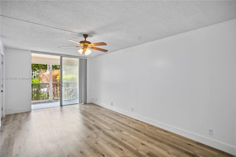 Condominio en venta en Hallandale Beach, Florida, 2 dormitorios, 102.19 m2 № 1977850 - foto 22