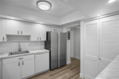 Condominio en venta en Hallandale Beach, Florida, 2 dormitorios, 102.19 m2 № 1977850 - foto 15