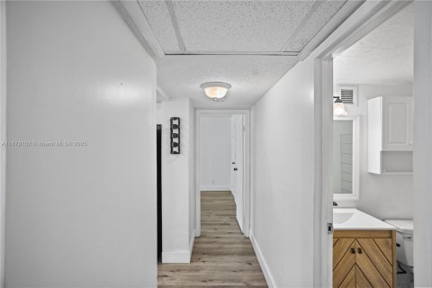 Condominio en venta en Hallandale Beach, Florida, 2 dormitorios, 102.19 m2 № 1977850 - foto 9