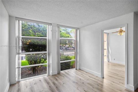 Condominio en venta en Hallandale Beach, Florida, 2 dormitorios, 102.19 m2 № 1977850 - foto 4
