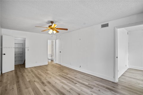 Condominio en venta en Hallandale Beach, Florida, 2 dormitorios, 102.19 m2 № 1977850 - foto 20
