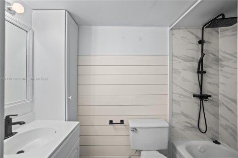 Condominio en venta en Hallandale Beach, Florida, 2 dormitorios, 102.19 m2 № 1977850 - foto 23