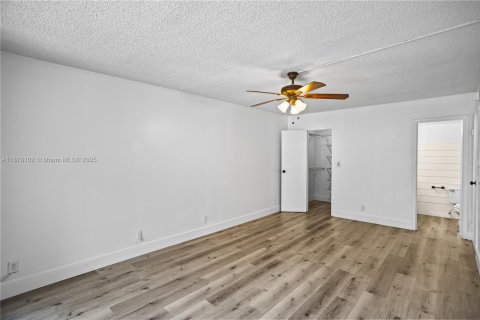 Condominio en venta en Hallandale Beach, Florida, 2 dormitorios, 102.19 m2 № 1977850 - foto 18