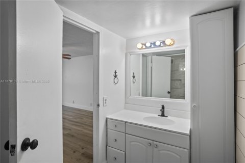 Condominio en venta en Hallandale Beach, Florida, 2 dormitorios, 102.19 m2 № 1977850 - foto 24
