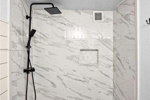 Condominio en venta en Hallandale Beach, Florida, 2 dormitorios, 102.19 m2 № 1977850 - foto 25