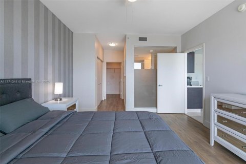 Condo in Miami, Florida, 2 bedrooms  № 1738078 - photo 11