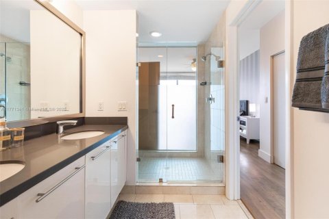 Condo in Miami, Florida, 2 bedrooms  № 1738078 - photo 12