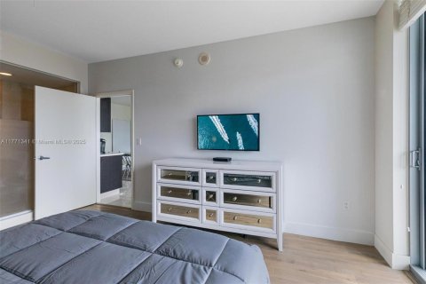 Condo in Miami, Florida, 2 bedrooms  № 1738078 - photo 10