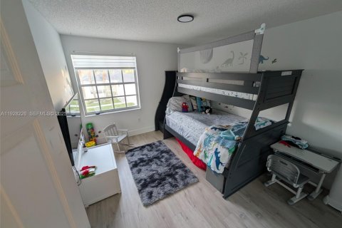 House in Pembroke Pines, Florida 4 bedrooms, 254.55 sq.m. № 1987729 - photo 26