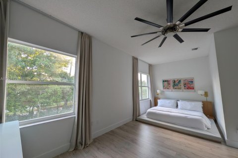 House in Pembroke Pines, Florida 4 bedrooms, 254.55 sq.m. № 1987729 - photo 13