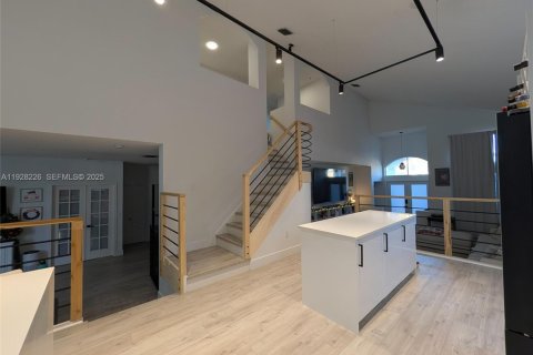 House in Pembroke Pines, Florida 4 bedrooms, 254.55 sq.m. № 1987729 - photo 5