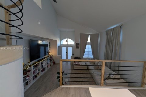 House in Pembroke Pines, Florida 4 bedrooms, 254.55 sq.m. № 1987729 - photo 3