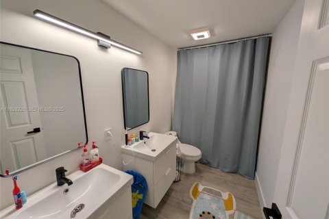 House in Pembroke Pines, Florida 4 bedrooms, 254.55 sq.m. № 1987729 - photo 25