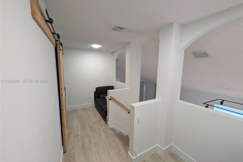 House in Pembroke Pines, Florida 4 bedrooms, 254.55 sq.m. № 1987729 - photo 11