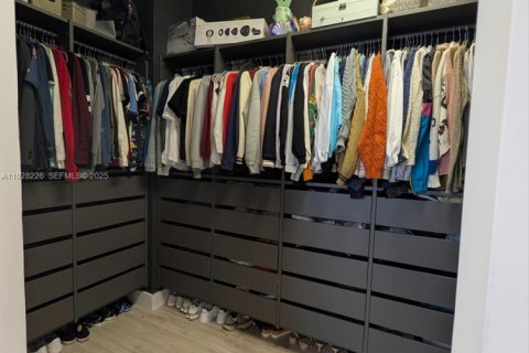 House in Pembroke Pines, Florida 4 bedrooms, 254.55 sq.m. № 1987729 - photo 21