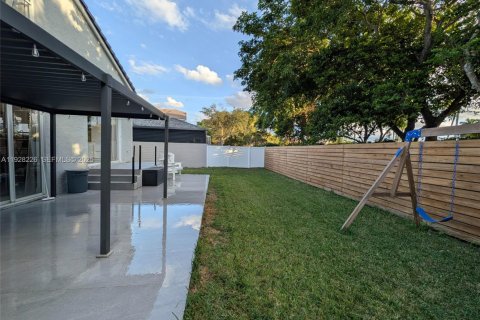 House in Pembroke Pines, Florida 4 bedrooms, 254.55 sq.m. № 1987729 - photo 28