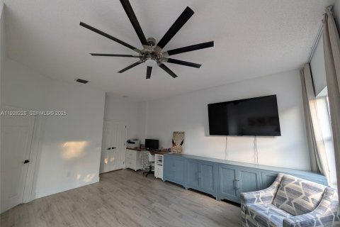 House in Pembroke Pines, Florida 4 bedrooms, 254.55 sq.m. № 1987729 - photo 15