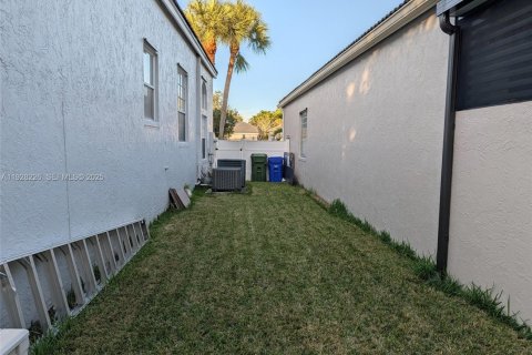 House in Pembroke Pines, Florida 4 bedrooms, 254.55 sq.m. № 1987729 - photo 29
