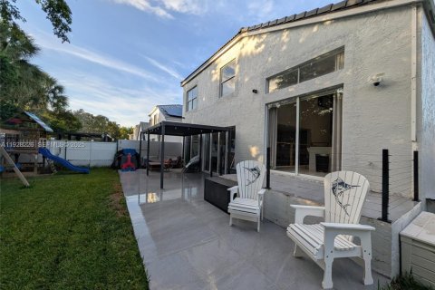 House in Pembroke Pines, Florida 4 bedrooms, 254.55 sq.m. № 1987729 - photo 30