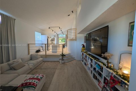 House in Pembroke Pines, Florida 4 bedrooms, 254.55 sq.m. № 1987729 - photo 2