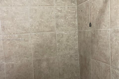 Immobilier commercial à louer à Miami, Floride: 1 chambre, 194.44 m2 № 2432560 - photo 6