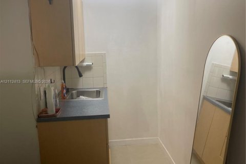 Immobilier commercial à louer à Miami, Floride: 1 chambre, 194.44 m2 № 2432560 - photo 4