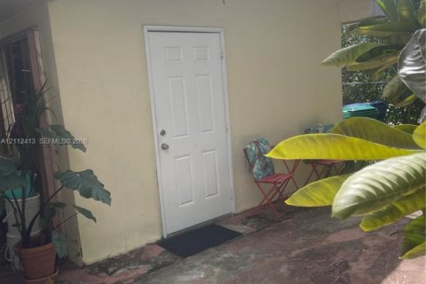 Immobilier commercial à Miami, Floride 1 chambre, 194.44 m2 № 2432560