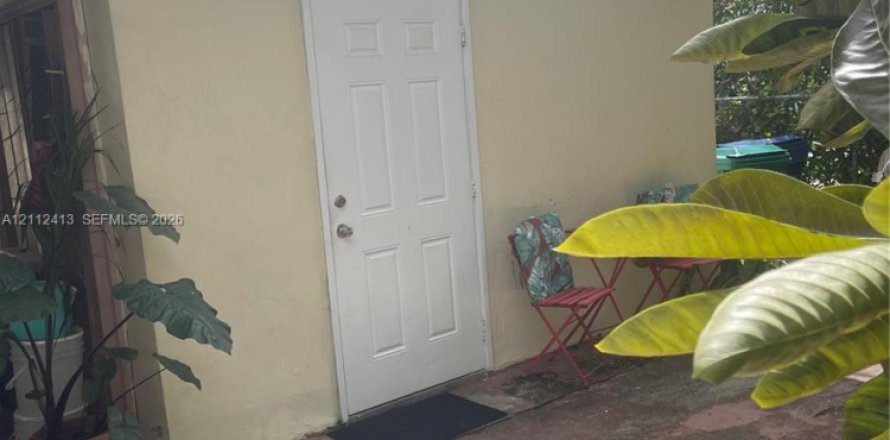 Immobilier commercial à Miami, Floride 1 chambre, 194.44 m2 № 2432560