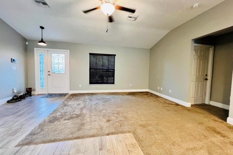 Villa ou maison à louer à St. Lucie, Floride: 3 chambres, 128.39 m2 № 2422339 - photo 2