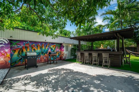 House in Miami, Florida 6 bedrooms, 172.43 sq.m. № 1953612 - photo 17