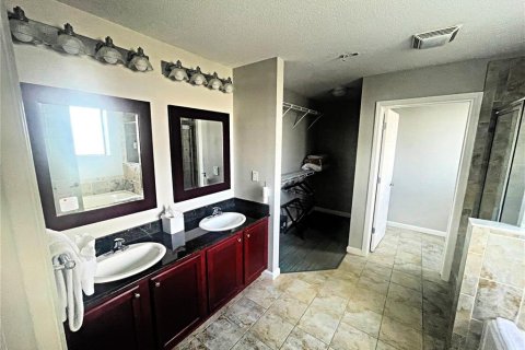 Condo in Winter Garden, Florida, 3 bedrooms  № 2098781 - photo 16