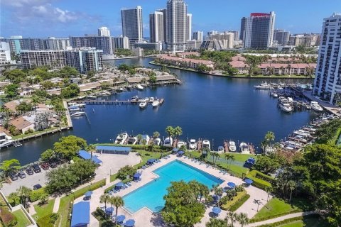 Condo in Hallandale Beach, Florida, 1 bedroom  № 1656081 - photo 23