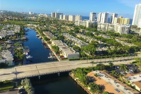 Condo in Hallandale Beach, Florida, 1 bedroom  № 1656081 - photo 22