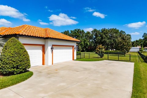 House in Fish Hawk, Florida 4 bedrooms, 394.18 sq.m. № 1669910 - photo 11