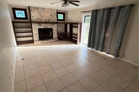 Villa ou maison à vendre à St. Lucie, Floride: 3 chambres, 197.79 m2 № 2247829 - photo 4