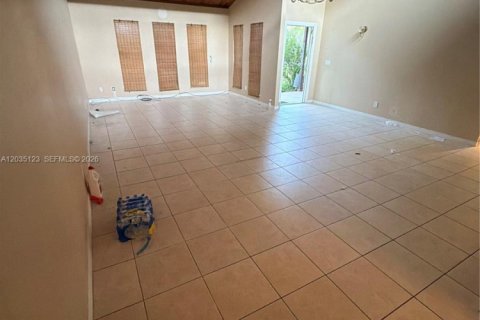 Villa ou maison à vendre à St. Lucie, Floride: 3 chambres, 197.79 m2 № 2247829 - photo 2