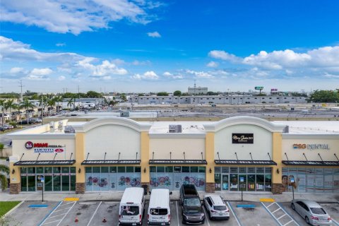 Propiedad comercial en Hialeah Gardens, Florida № 2021440