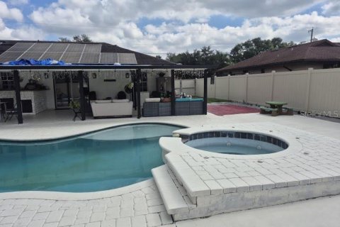 House in Lakeland, Florida 4 bedrooms, 121.14 sq.m. № 2104574 - photo 3