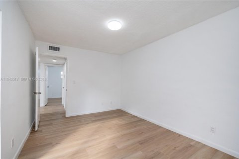 Appartement à louer à Miami, Floride: 2 chambres, 57.79 m2 № 1999386 - photo 13