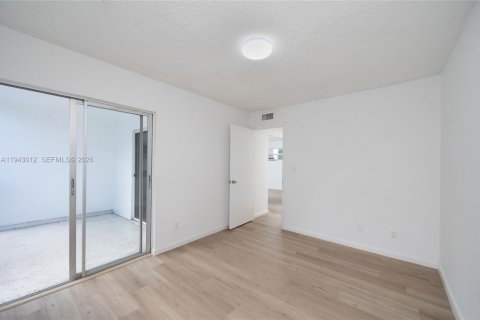 Appartement à louer à Miami, Floride: 2 chambres, 57.79 m2 № 1999386 - photo 11