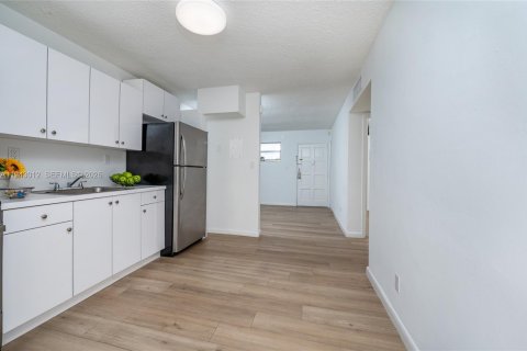 Appartement à louer à Miami, Floride: 2 chambres, 57.79 m2 № 1999386 - photo 5