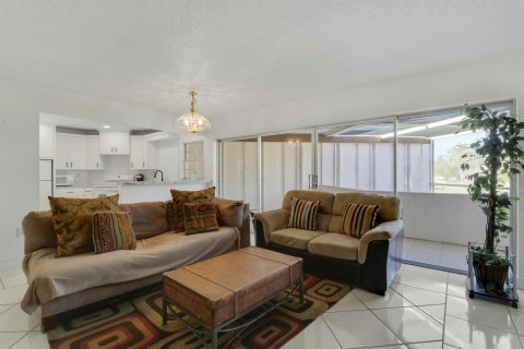 Снять в аренду кондоминиум в Ройял-Палм-Бич, Флорида 3 комнаты, 100.33м2, № 2260945 - фото 14