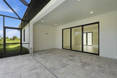 House in Port Charlotte, Florida 3 bedrooms, 160.35 sq.m. № 2283644 - photo 28