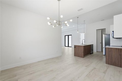 House in Port Charlotte, Florida 3 bedrooms, 160.35 sq.m. № 2283644 - photo 12