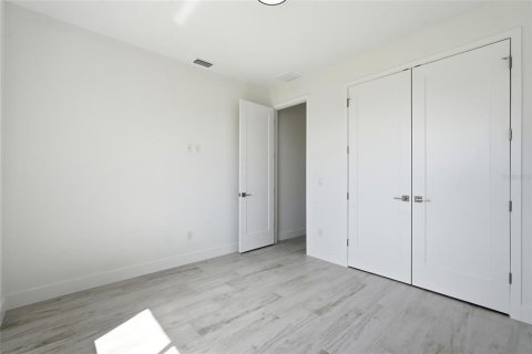 House in Port Charlotte, Florida 3 bedrooms, 160.35 sq.m. № 2283644 - photo 22