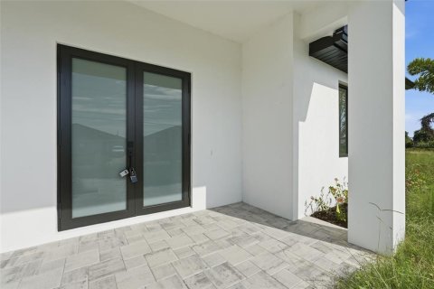 House in Port Charlotte, Florida 3 bedrooms, 160.35 sq.m. № 2283644 - photo 2